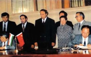 Her Excellency Wu Yi, the then Minister of Foreign Trade and Economic Cooperation attends the signing ceremony of CCOEC’s project in Tajikistan.
