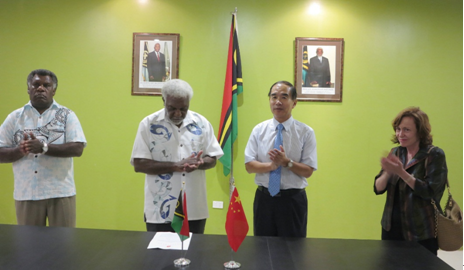 The First Chinese Chartered Plane with Disaster-relief Supplies Contracted by CCOEC Arrived in Port Vila, Vanuatu