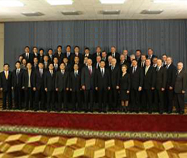 公司领导作为企业家代表与习近平副主席合影