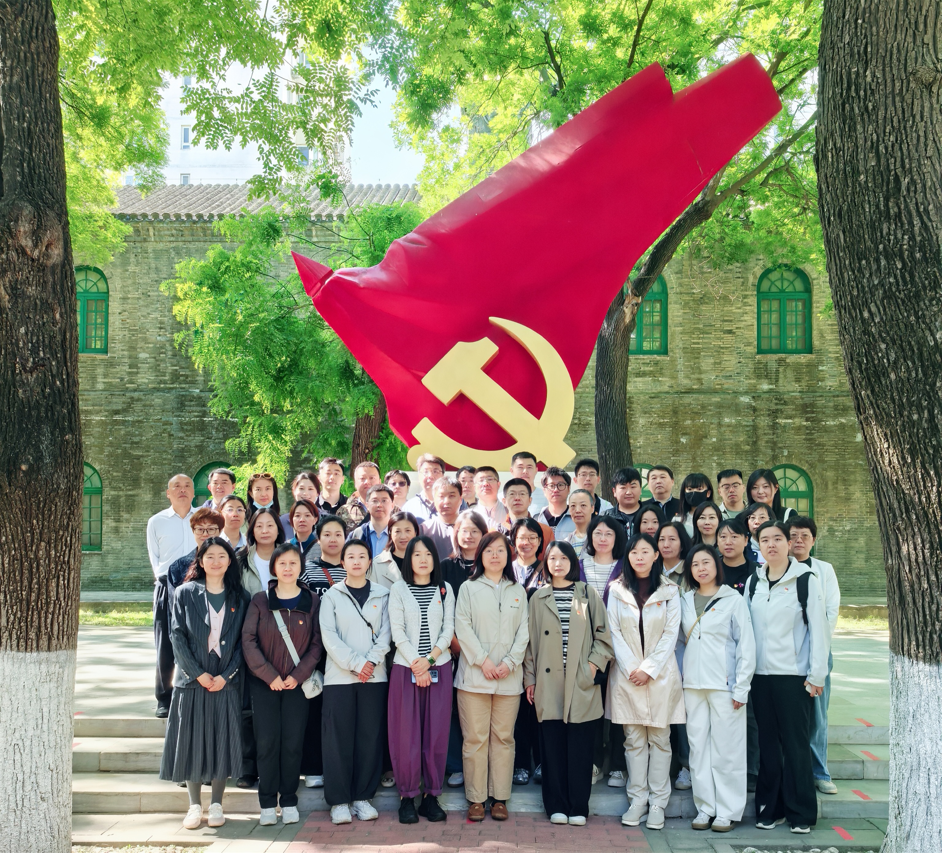 海经公司开展“树立正确政绩观 激发实干新担当”主题党日活动